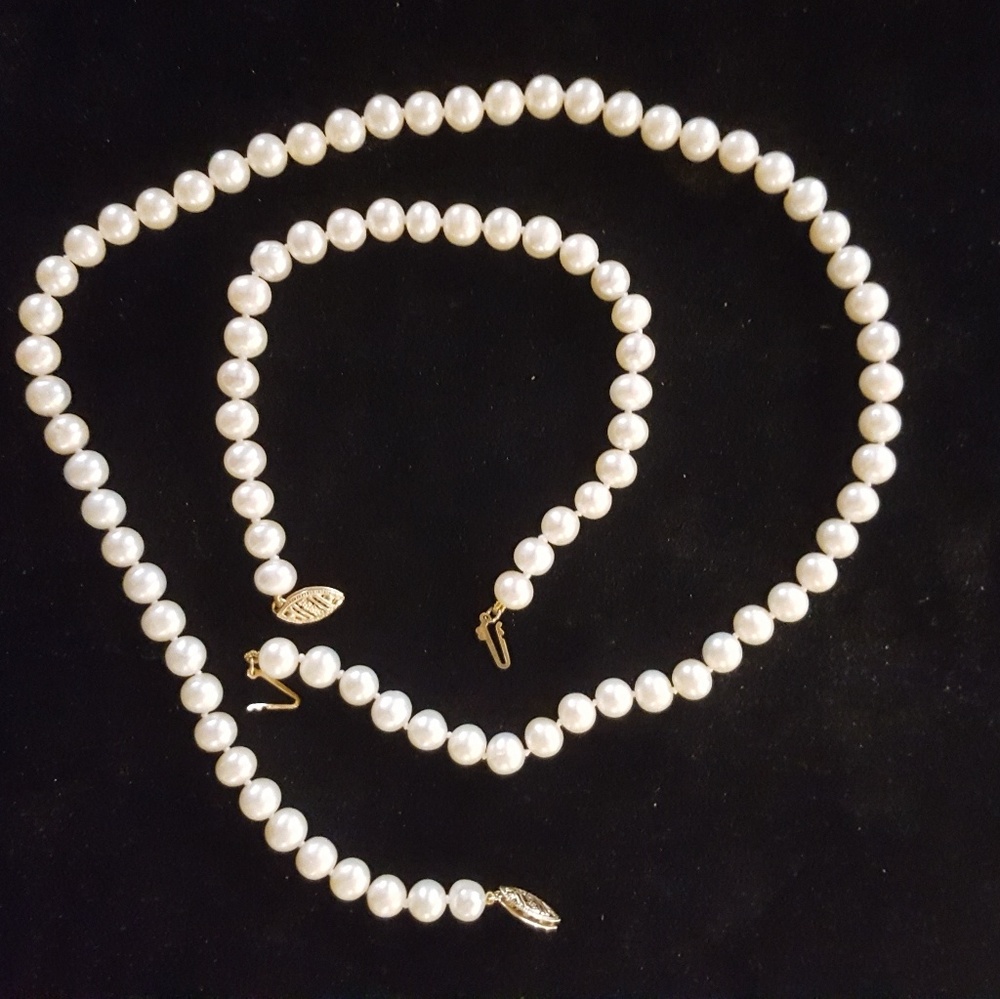Antique pearl necklace and bracelet